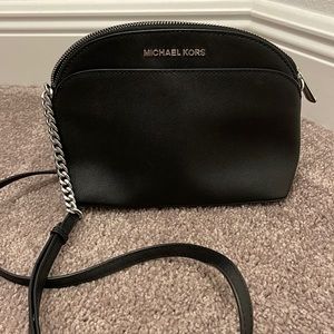 Black Micheal Kors Crossbody Purse